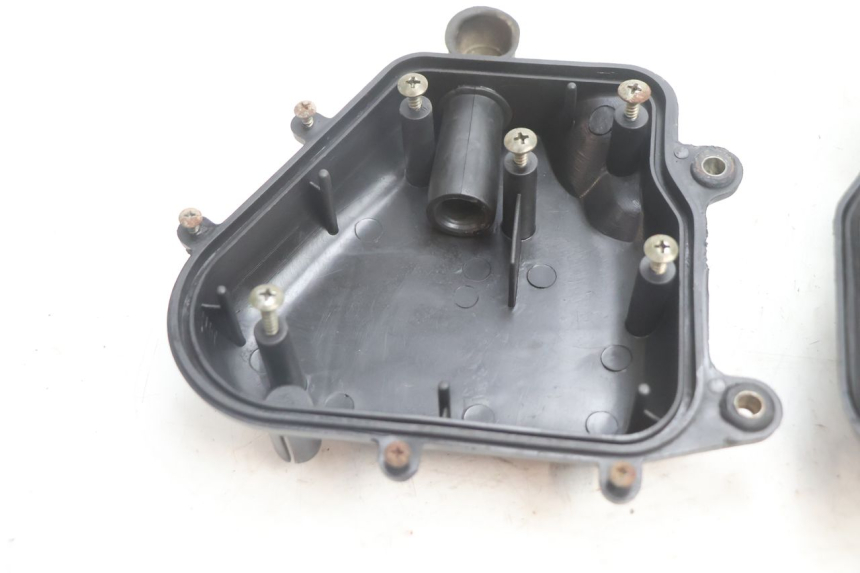 photo de CAJA DE AIRE KEEWAY RY6 2T 50 (2011 - 2019) - Detalles de los puntos de fijación