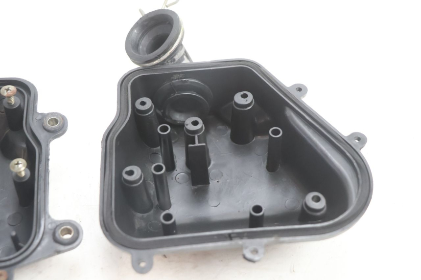 photo de CAJA DE AIRE KEEWAY RY6 2T 50 (2011 - 2019) - Estado de la superficie y material