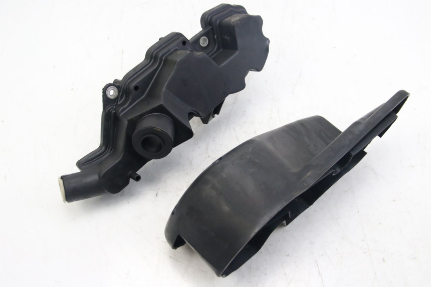 photo de CAJA DE AIRE APRILIA SCARABEO 4T 50 (2009 - 2017) - Detalles de los puntos de fijación