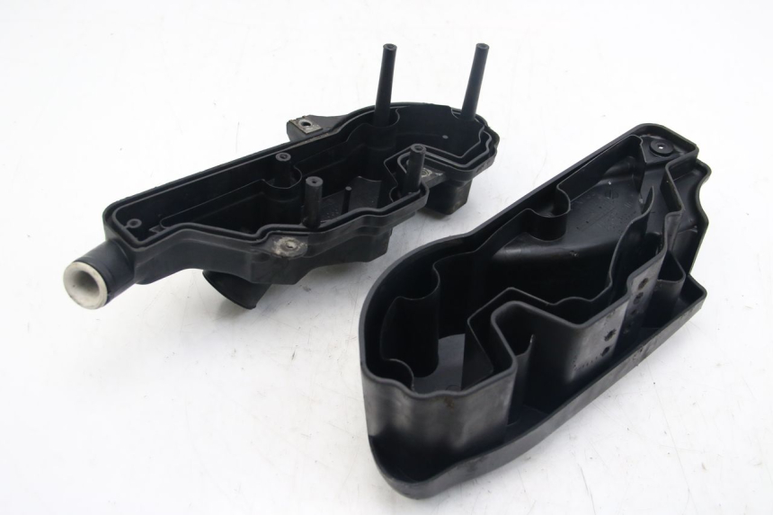 photo de CAJA DE AIRE APRILIA SCARABEO 4T 50 (2009 - 2017) - Estado de la superficie y material