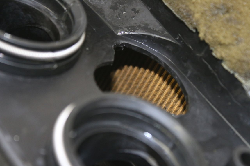 photo de CAJA DE AIRE TRIUMPH SPRINT ST 955 (1999 - 2001) - Detalles de los puntos de fijación