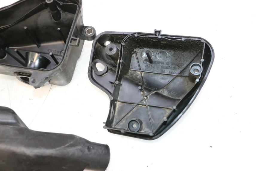 photo de CAJA DE AIRE PEUGEOT TREKKER 50 (1995 - 2004) - Detalles de los puntos de fijación