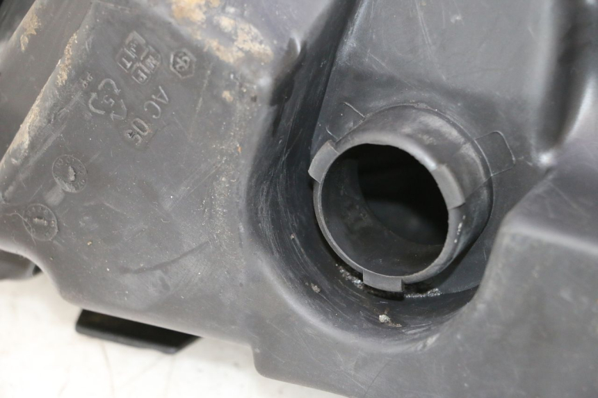 photo de CAJA FILTRO PIAGGIO TYPHOON 50 (2000 - 2009) - Detalles de los puntos de fijación