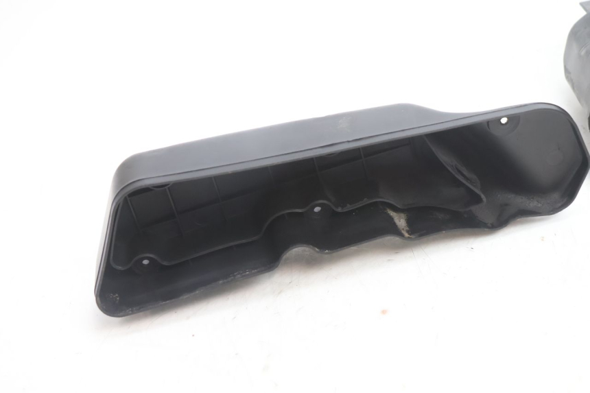 photo de CAJA FILTRO PIAGGIO TYPHOON 50 (2000 - 2009) - Detalles de los puntos de fijación