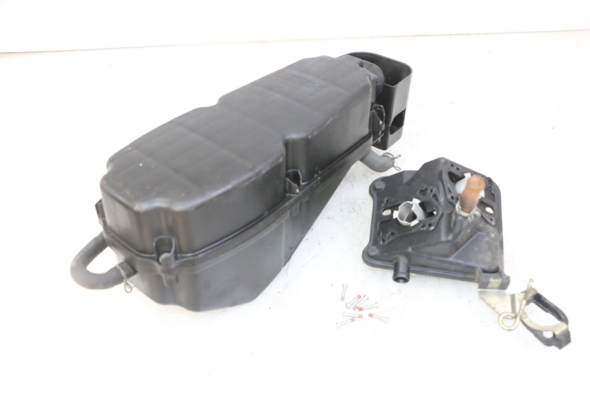 photo de CAJA FILTRO HONDA XLV VARADERO 125 (2000 - 2006) - Primer plano técnico
