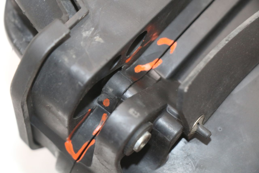 photo de CAJA FILTRO YAMAHA XMAX X-MAX ABS 125 (2017 - 2020) - Detalles de los puntos de fijación