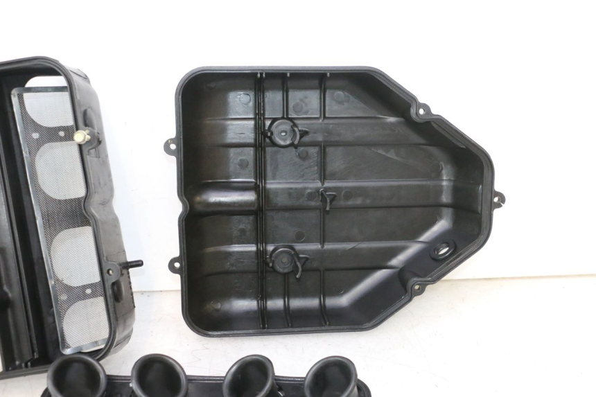 photo de CAJA DE AIRE KAWASAKI ZZR 600 (1995 - 2004) - Primer plano técnico