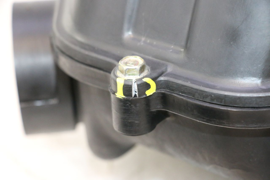 photo de CAJA DE AIRE KAWASAKI ZZR 600 (1995 - 2004) - Estado de la superficie y material