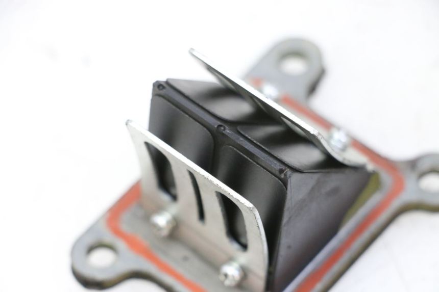 photo de ADMISION KYMCO AGILITY NAKED RENOUVO 2T 50 (2011 - 2018) - Zoom estado de uso