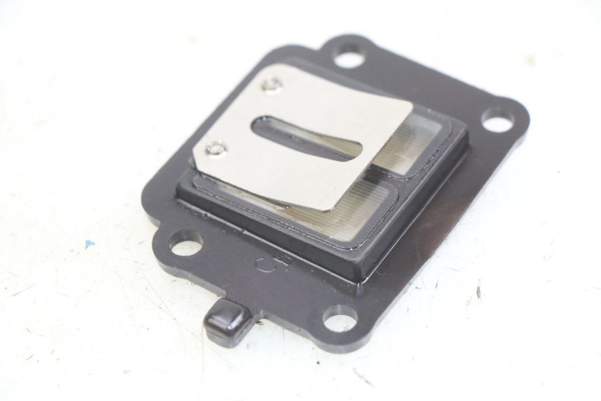 photo de CAJA DE LáMINAS MBK BOOSTER SPIRIT 50 (2004 - 2017) - Otra perspectiva