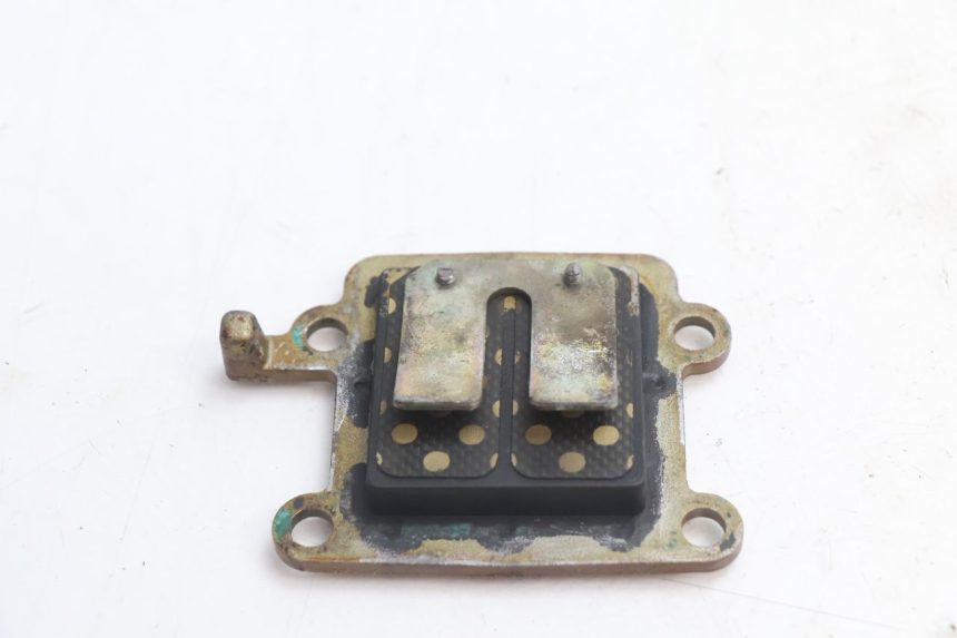 photo de CAJA DE LáMINAS MBK BOOSTER SPIRIT 50 (1999 - 2003) - Detalle de la pieza