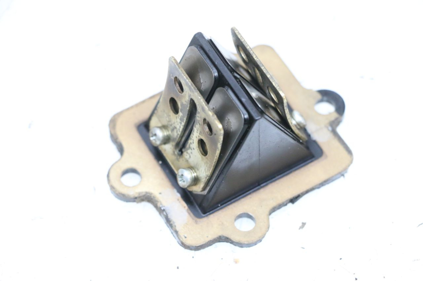 photo de ADMISION YAMAHA NEO'S NEOS 2T 50 (1998 - 2007) - Primer plano técnico