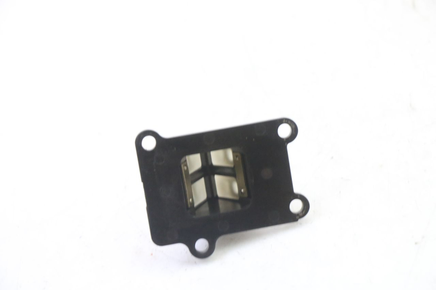 photo de CAJA DE VÁLVULAS PGO RODOSHOW 2T 50 (2003 - 2007) - Otra perspectiva