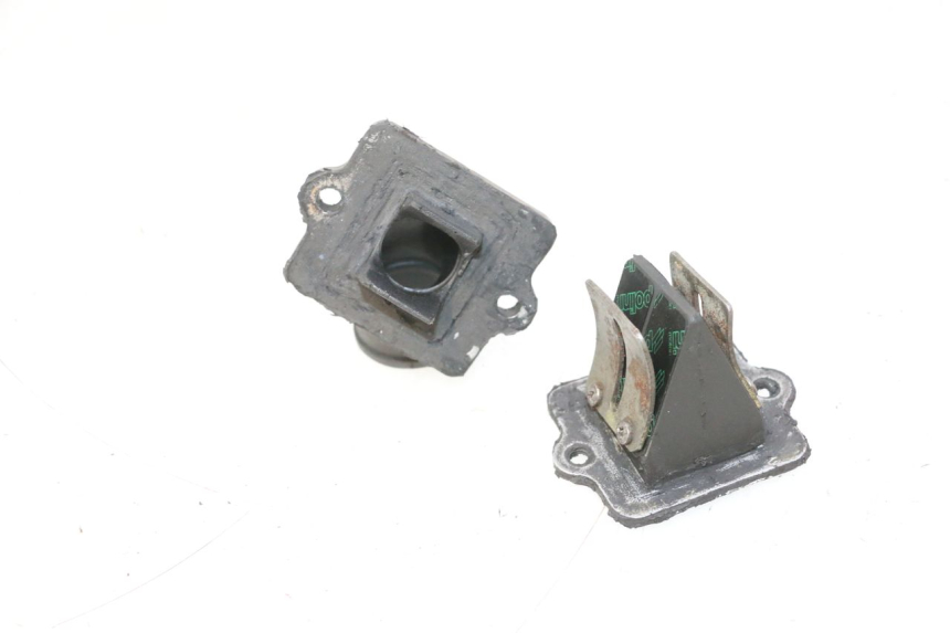 photo de CAJA DE LáMINAS PIAGGIO TYPHOON 50 (1993 - 1999) - Detalles de los puntos de fijación