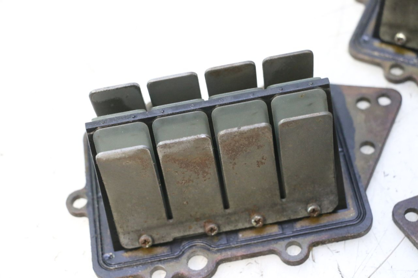 photo de ADMISION YAMAHA WAVE RUNNER GP R 1200 (2000 - 2003) - Inspección visual detallada