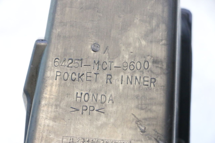 photo de GUANTERA HONDA FJS SILVER WING SILVERWING 400 (2005 - 2008) - Primer plano técnico