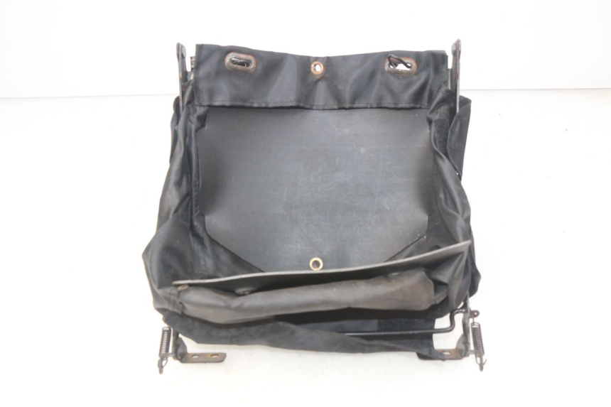 photo de CAJA DE GUANTES KEEWAY HURRICANE 50 (2006 - 2019) - Detalles de los puntos de fijación