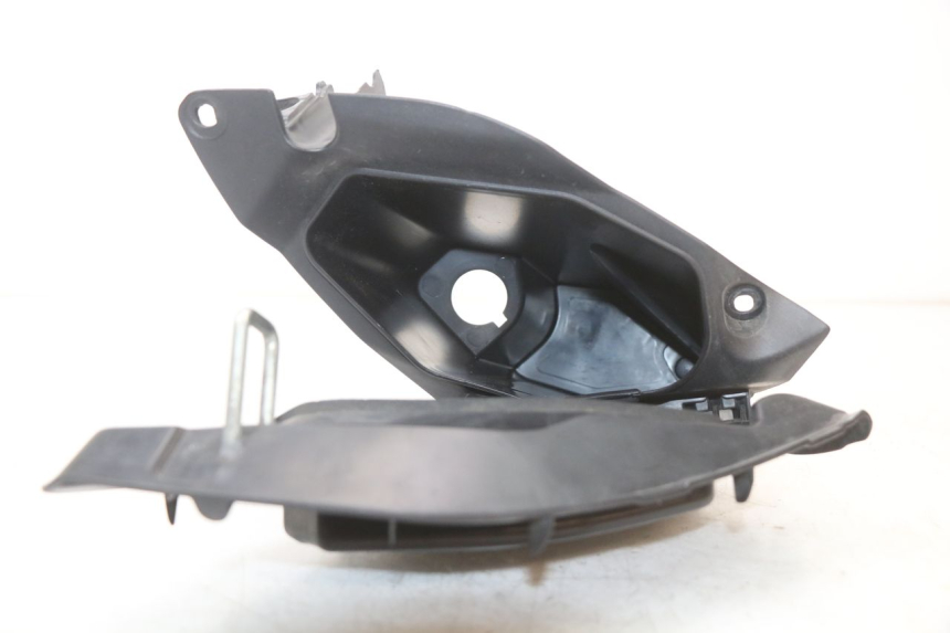 photo de GUANTERA YAMAHA XMAX X-MAX ABS 125 (2017 - 2020) - Primer plano técnico