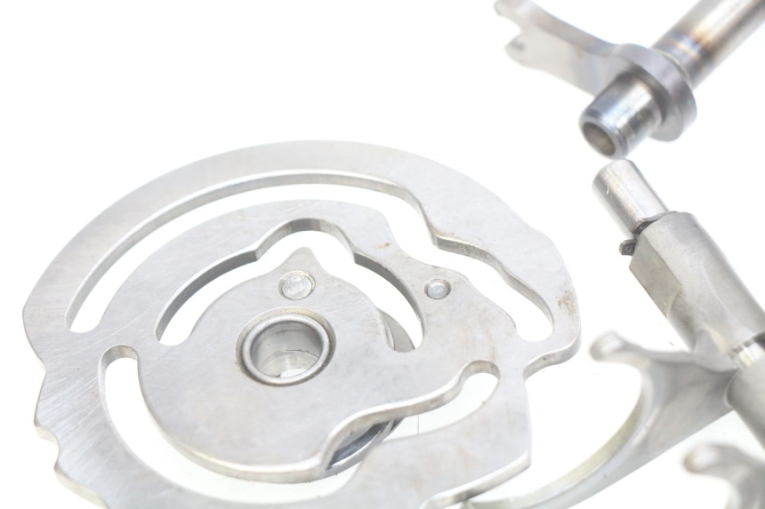 photo de CAJA DE CAMBIOS ROYAL ENFIELD BULLET CLASSIC 500 (2017 - 2020) - Detalles de los puntos de fijación