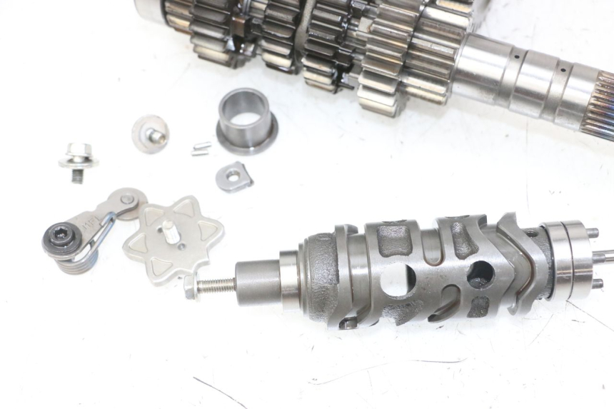 photo de CAJA CAMBIOS HONDA CB R 1000 (2018 - 2023) - Enfoque en la estructura