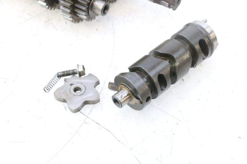 photo de CAJA CAMBIOS HONDA CB TWO FIFTY 250 (1991 - 2002) - Primer plano técnico