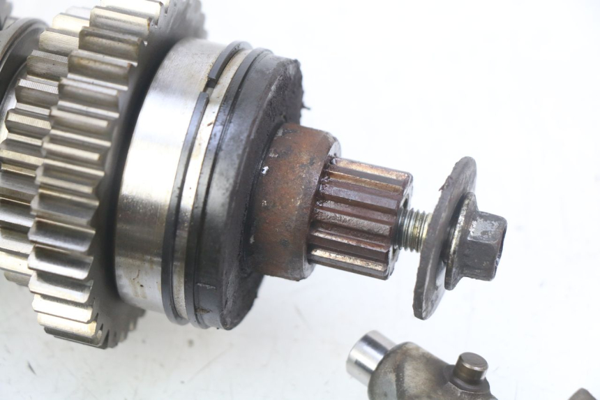 photo de CAJA DE CAMBIOS HONDA CBF 500 (2004 - 2007) - Enfoque en la estructura