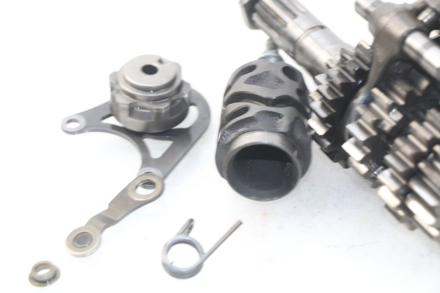 photo de CAJA CAMBIOS HONDA CRF CR-F 450 (2001 - 2005) - Zoom sobre los componentes