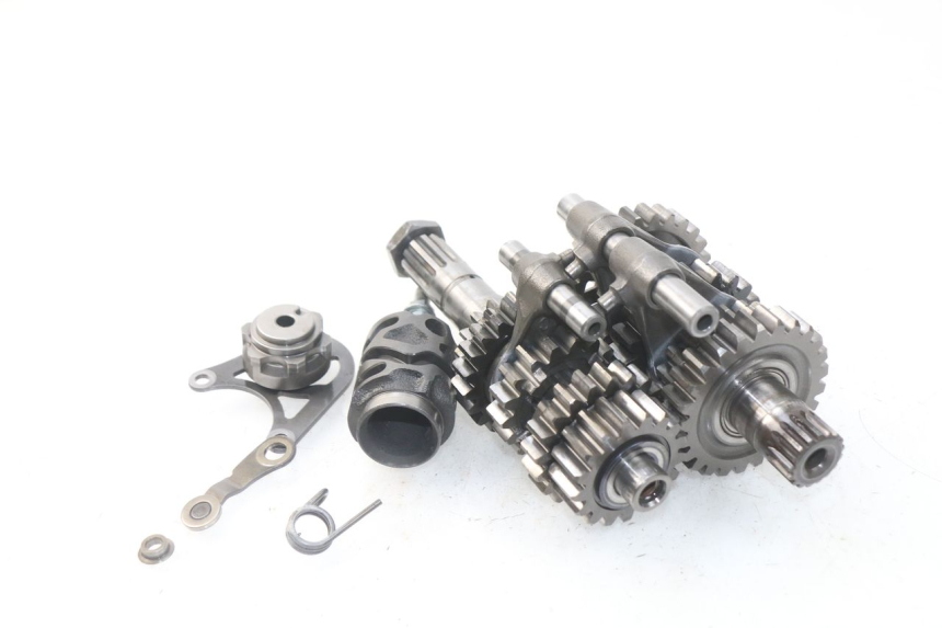 photo de CAJA CAMBIOS HONDA CRF CR-F 450 (2001 - 2005) - Primer plano de alta resolución