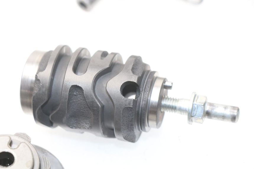 photo de CAJA CAMBIOS HONDA CRF CR-F 450 (2001 - 2005) - Enfoque en la estructura