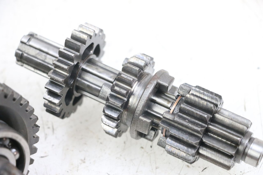 photo de CAJA DE CAMBIOS LONCIN DIRT BIKE 125 - Primer plano técnico