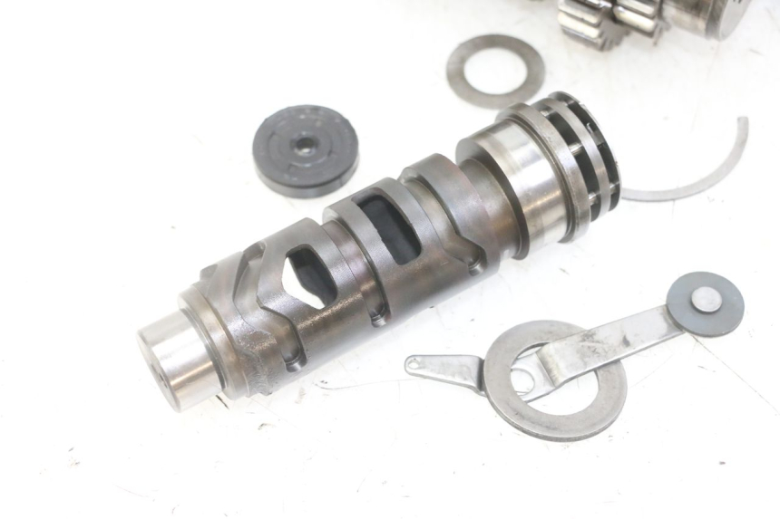 photo de CAJA DE CAMBIOS SUZUKI GS GSE 500 (2001 - 2003) - Enfoque en la estructura