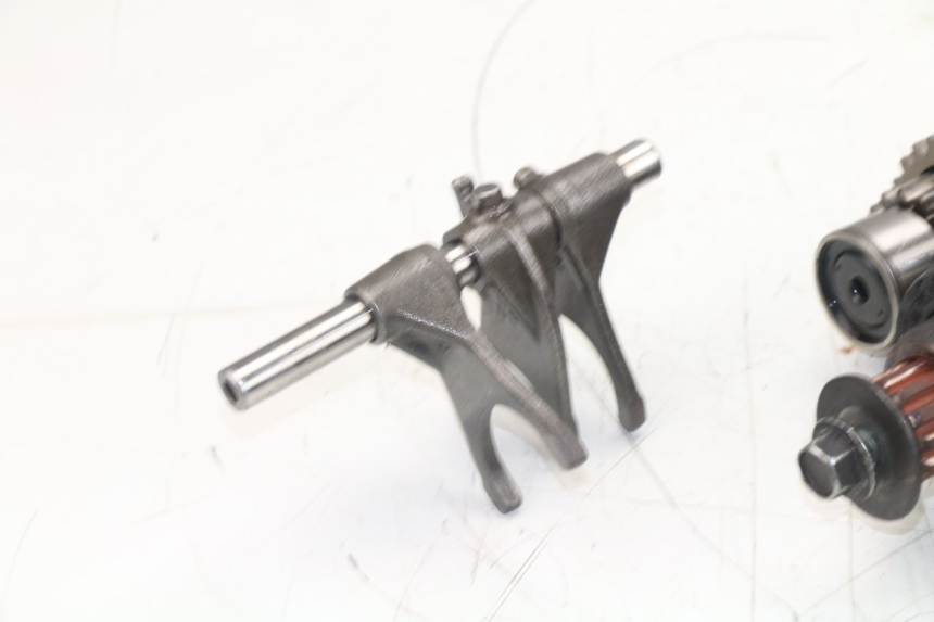 photo de CAJA CAMBIOS HONDA CBF N 600 (2004 - 2007) - Zoom sobre los componentes