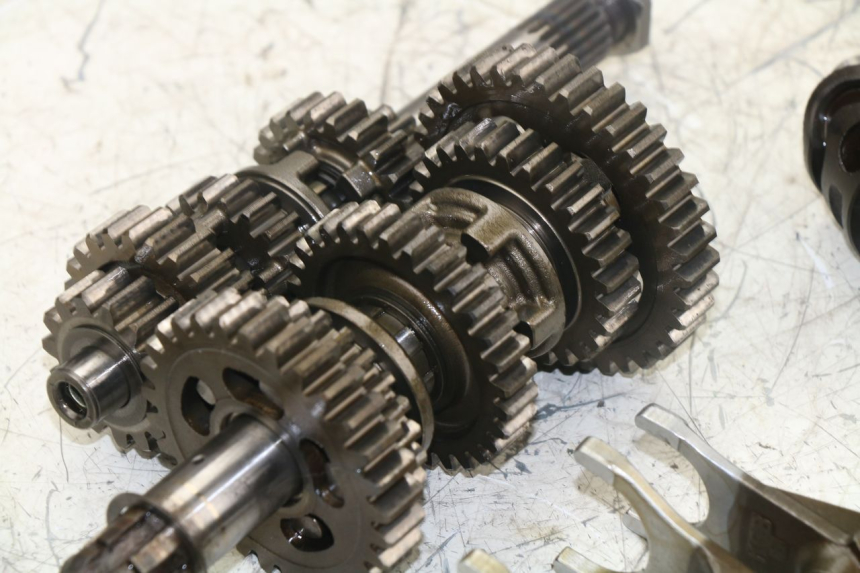 photo de CAJA CAMBIOS HONDA XLV VARADERO 125 (2000 - 2006) - Detalles de los puntos de fijación