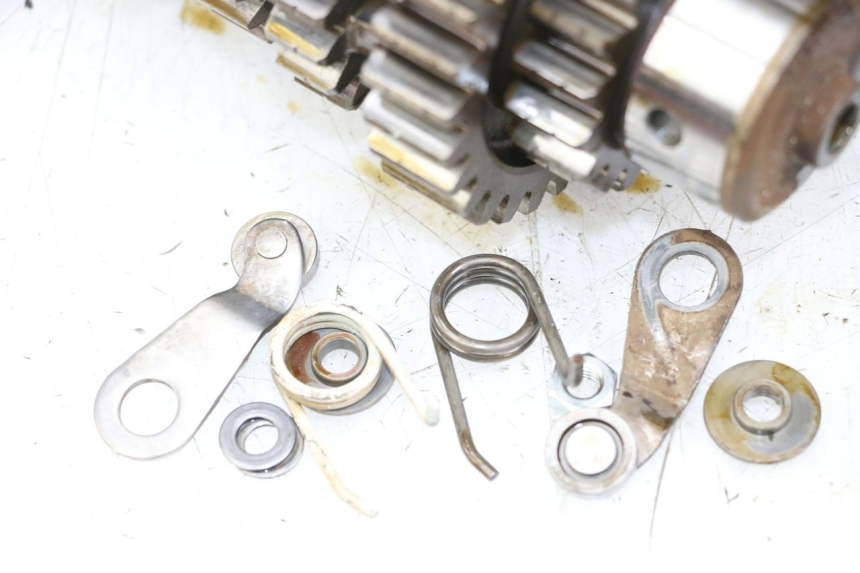 photo de CAJA CAMBIOS KAWASAKI GTR 1000 (1994 - 2004) - Zoom sobre los componentes