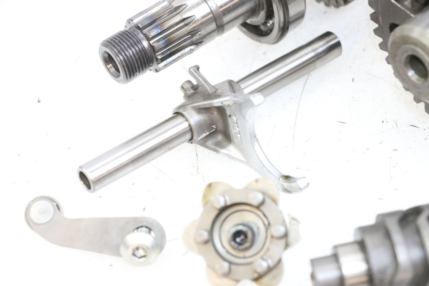 photo de CAJA CAMBIOS KAWASAKI NINJA 400 (2018 - 2023) - Enfoque en la estructura