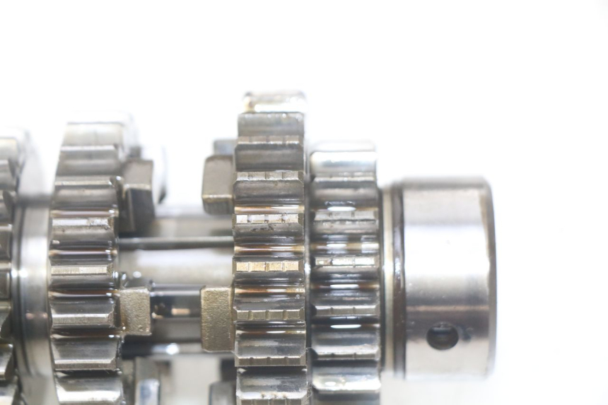 photo de CAJA DE CAMBIOS TRIUMPH SPRINT ST 955 (1999 - 2001) - Primer plano de alta resolución