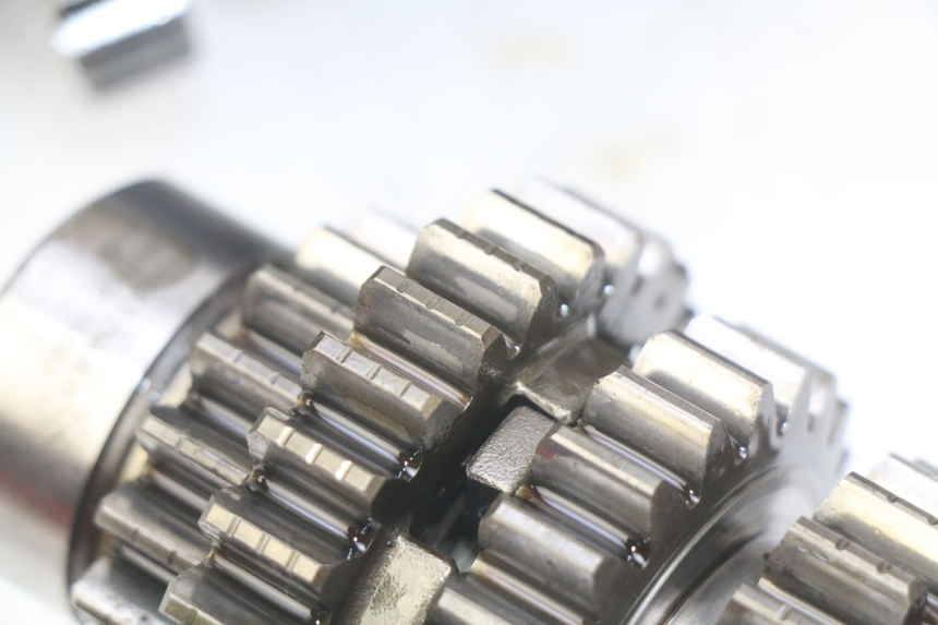 photo de CAJA DE CAMBIOS TRIUMPH SPRINT ST 955 (1999 - 2001) - Zoom estado de uso