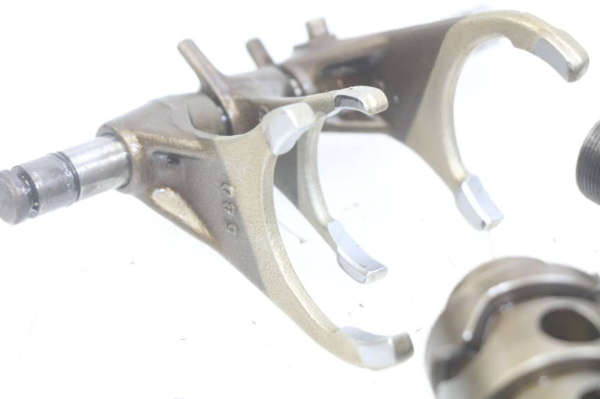 photo de CAJA DE CAMBIOS TRIUMPH SPRINT ST 955 (1999 - 2001) - Primer plano técnico