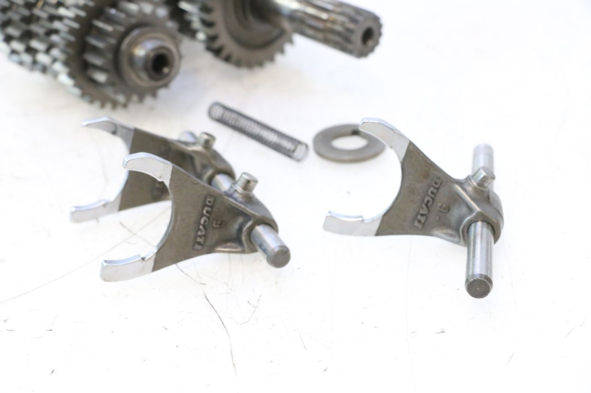 photo de CAJA CAMBIOS DUCATI SS IE DS CARENEE 1000 (2002 - 2006) - Primer plano de alta resolución