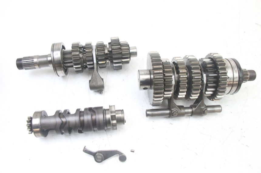 photo de CAJA DE CAMBIOS SUZUKI GSF S BANDIT 600 (2000 - 2004) - Primer plano técnico