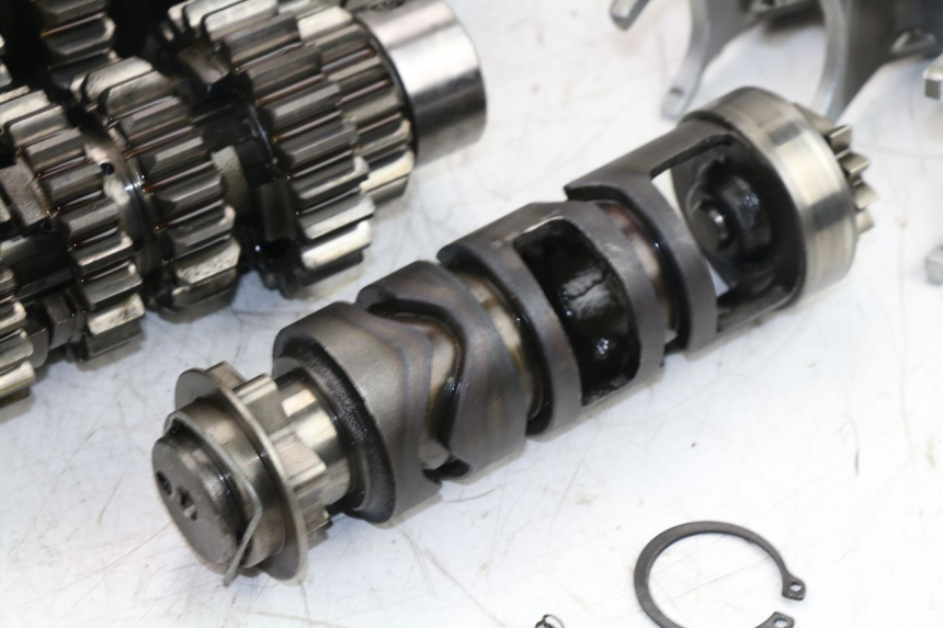 photo de CAJA CAMBIOS SUZUKI GSF S BANDIT ABS 650 (2005 - 2006) - Enfoque en la estructura