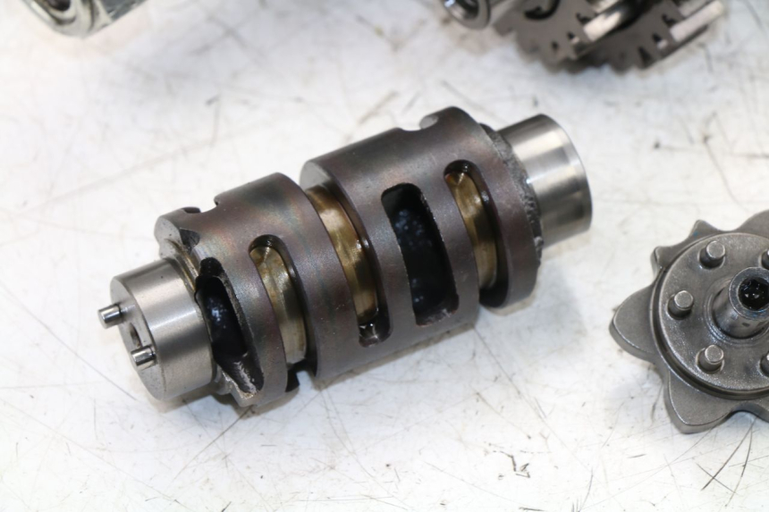 photo de CAJA CAMBIOS SUZUKI SFV GLADIUS 650 (2009 - 2015) - Zoom sobre los componentes