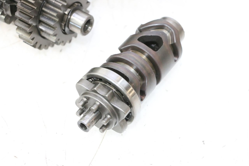 photo de CAJA CAMBIOS SUZUKI SV S 650 (2003 - 2009) - Primer plano técnico