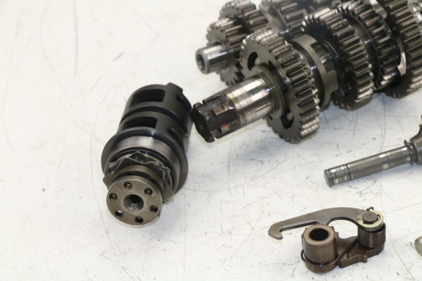 photo de CAJA CAMBIOS YAMAHA VIRAGO 125 (1996 - 2003) - Zoom sobre los componentes