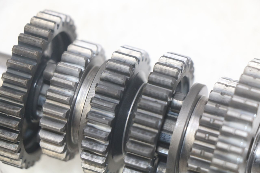 photo de CAJA DE CAMBIOS PEUGEOT XP6 50 (2006 - 2011) - Zoom sobre los componentes