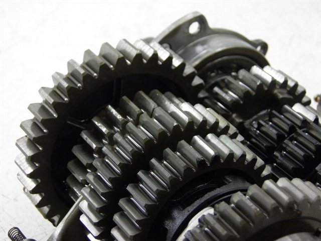 photo de CAJA CAMBIOS YAMAHA TDM 900 (2004 - 2006) - Zoom sobre los componentes