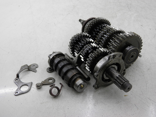 photo de CAJA CAMBIOS YAMAHA TDM 900 (2004 - 2006) - Primer plano de alta resolución