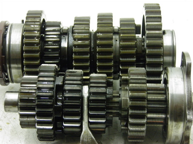 photo de CAJA CAMBIOS YAMAHA TDM 900 (2004 - 2006) - Otra perspectiva