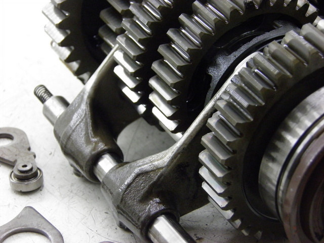 photo de CAJA CAMBIOS YAMAHA TDM 900 (2004 - 2006) - Primer plano técnico