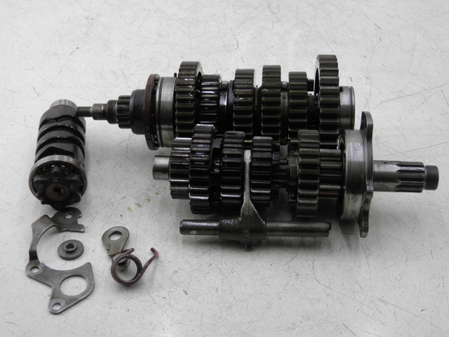 photo de CAJA CAMBIOS YAMAHA TDM 900 (2004 - 2006) - Detalles de los puntos de fijación